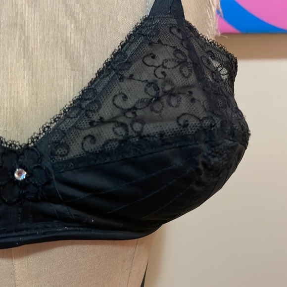 Charmfit's Black Lace Push Up Pads Bra 32B 1956 - Picture 4 of 15